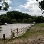 Caravan On Ranch ラグジュアリーテント Trebivlice